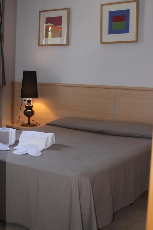 Aparthotel Marsol Castelldefels Esterno foto